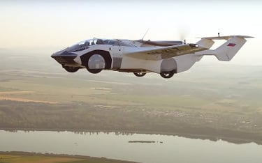 AirCar, w przeciwieństwie do elektrycznych powietrznych taksówek może jeździć również po drogach