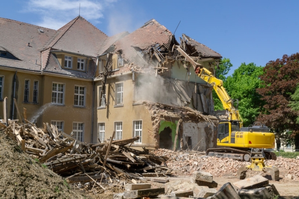 Narasta problem budynków, które kwalifikują się do wyburzenia /123RF/PICSEL