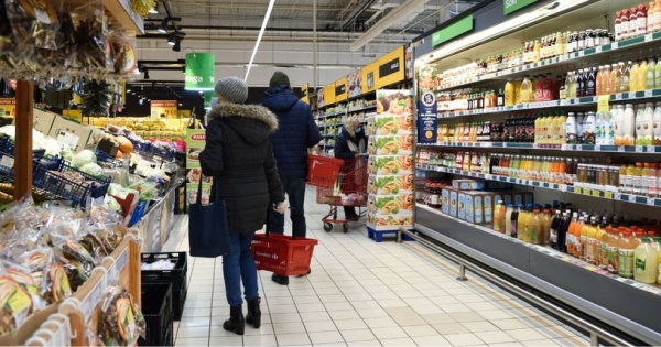 W sklepach brakuje pracowników. Związkowcy szacują, że nawet 300 tys. osób /adobestock /INTERIA.PL