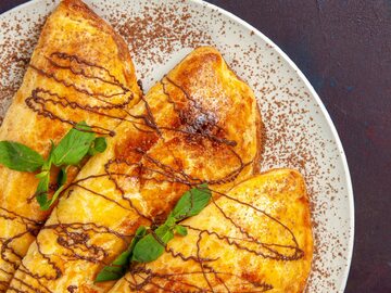 Jak zrobić omlet z serkiem wiejskim i otrębami? Prosty i szybki przepis - INFBusiness