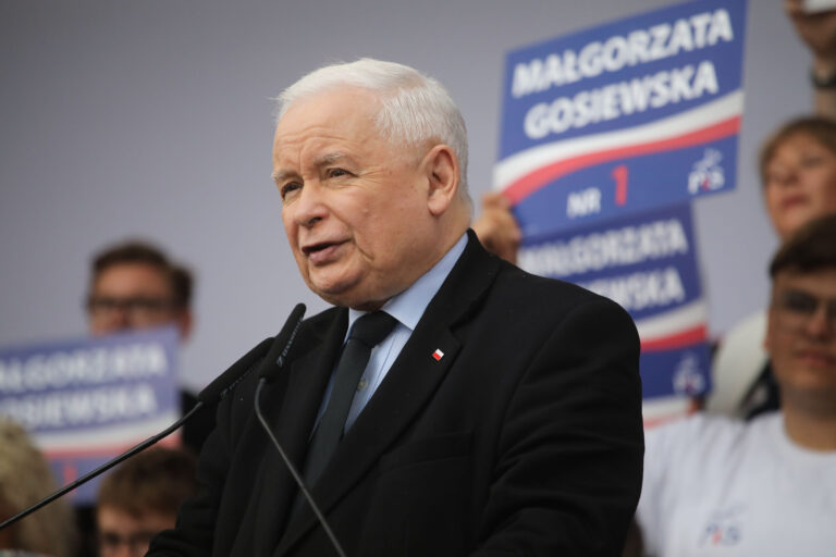 Pakt migracyjny. Jarosław Kaczyński: Donald Tusk został wsypany przez premiera Francji - INFBusiness