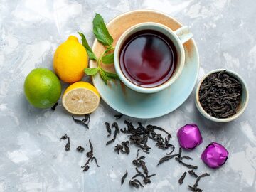 Dlaczego na herbacie pojawia się tęczowy nalot? - INFBusiness