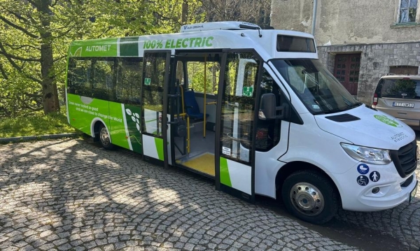 Koniec z konnymi bryczkami na Morskie Oko? Trwają testy elektrycznego busa