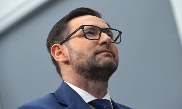 Orlen i zagraniczni pracownicy. &quot;Obajtek nie odebrał wezwania przed komisję ws. afery wizowej, teraz spróbuje mu je wręczyć policja&quot;