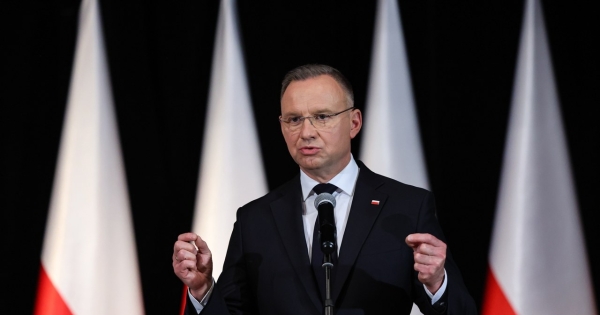 Prezydent Andrzej Duda podczas spotkania z samorządowcami w Turku /Marian Zubrzycki /PAP