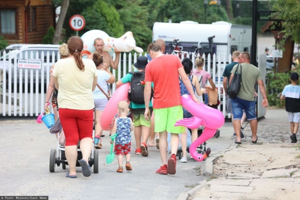 Raport ZUS: 100 mld zł na świadczenia rodzinne. Najwięcej na 800 plus