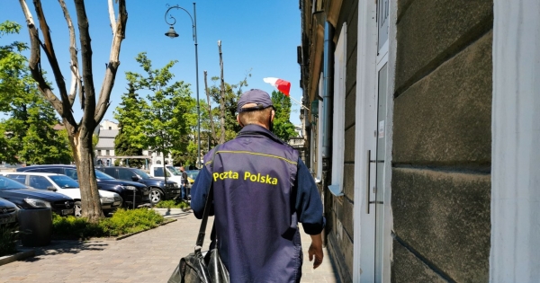 Zarząd Poczty Polskiej zapowiedział redukcję zatrudnienia /Beata Zawrzel /Reporter