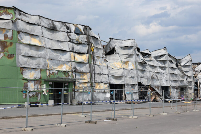 Pożar na Marywilskiej. Handlowcy nocowali pod targowiskiem w kolejce po kontenery - INFBusiness