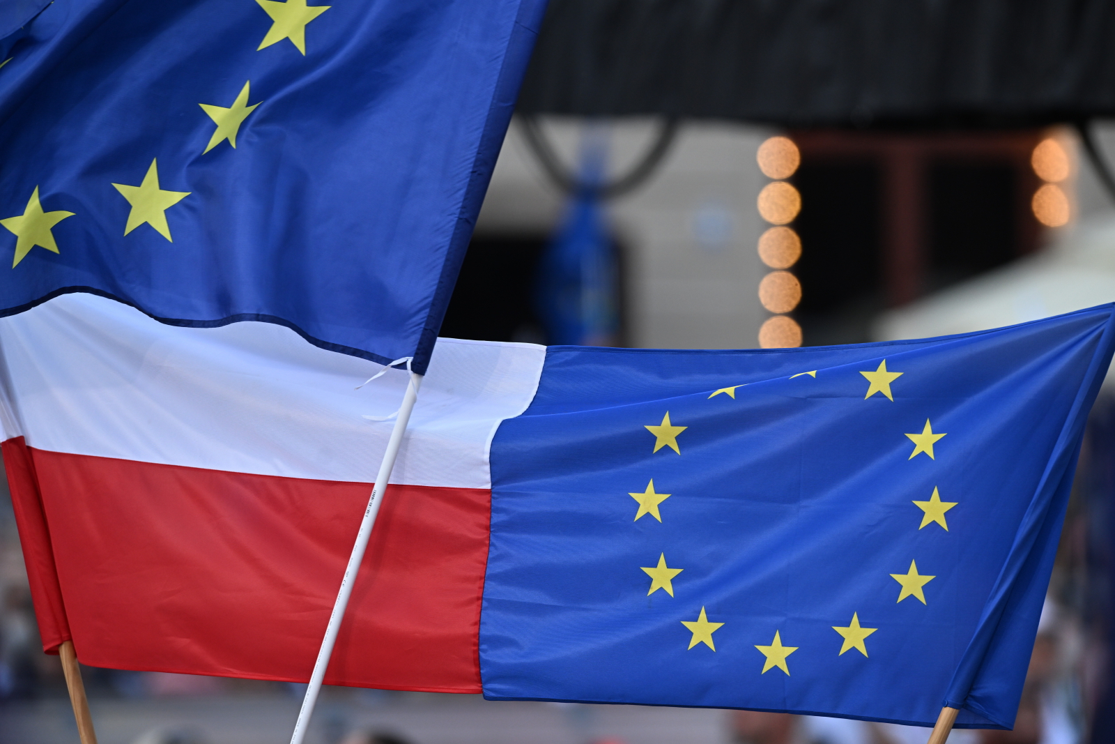 Sondaż: Polacy pozytywnie odnoszą się do Unii Europejskiej. Co wpłynęło na spadek? - INFBusiness