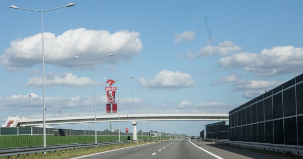 Przetarg na prace budowlane dotyczące poszerzenia autostrady A2 pomiędzy Warszawą a Łodzią o dodatkowe pasy ruchu może zostać ogłoszony w przyszłym roku. Zdj. ilustracyjne /Tomasz Jastrzębowski /Reporter