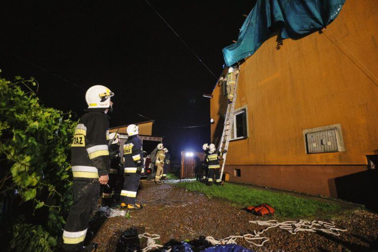 Potężne burze nad Polską. Wiatr zrywał dachy, w województwie śląskim spadł grad - INFBusiness