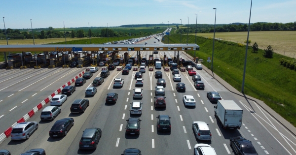 Chorwacja rezygnuje z bramek na autostradach i za dwa lata planuje system elektroniczny /Piotr Hukalo /East News