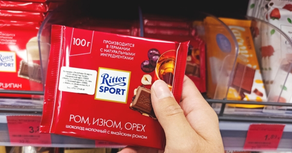 Niemiecki producent czekolady Ritter Sport nie zamierza wycofywać się z rosyjskiego rynku. Szef giganta wyjaśnia powody swojej decyzji /123RF/PICSEL