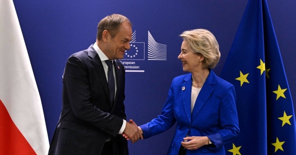 Donald Tusk spotkał się z Ursulą von der Leyen ws. środków z KPO /JOHN THYS/AFP/East News /East News