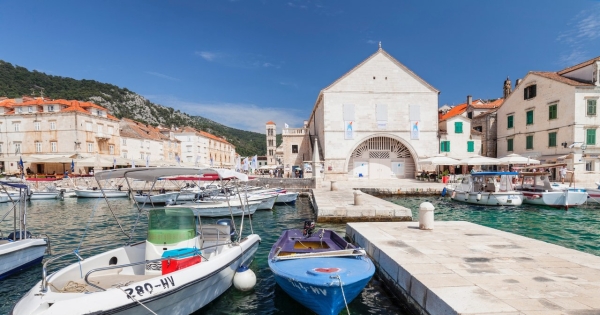 Wyspa Hvar jest jednym z najbardziej urokliwych zakątków Chorwacji /Robert Harding Heritage/Markus Lange /AFP