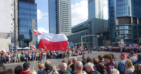 Nadmierny wzrost płac może być zagrożeniem dla polskiej gospodarki /Maciej Golaszewski /East News