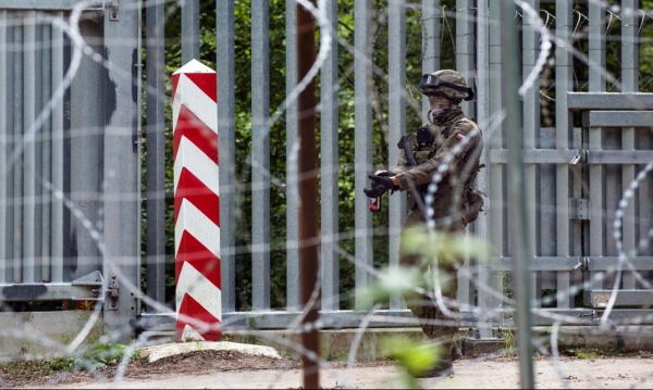 Żołnierze zatrzymani za strzały ostrzegawcze na granicy z Białorusią. Premier zapowiada zwolnienia