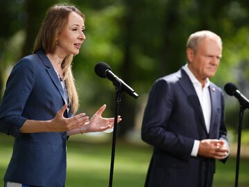 Agnieszka Dziemianowicz-Bąk, Donald Tusk