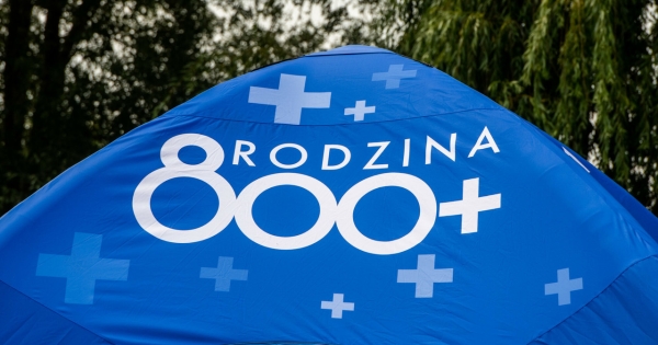 Organizacja pikników 800 plus pochłonęła ponad 8,5 mln zł. Środki pochodziły z rezerwy budżetowej /Łukasz Gdak /East News