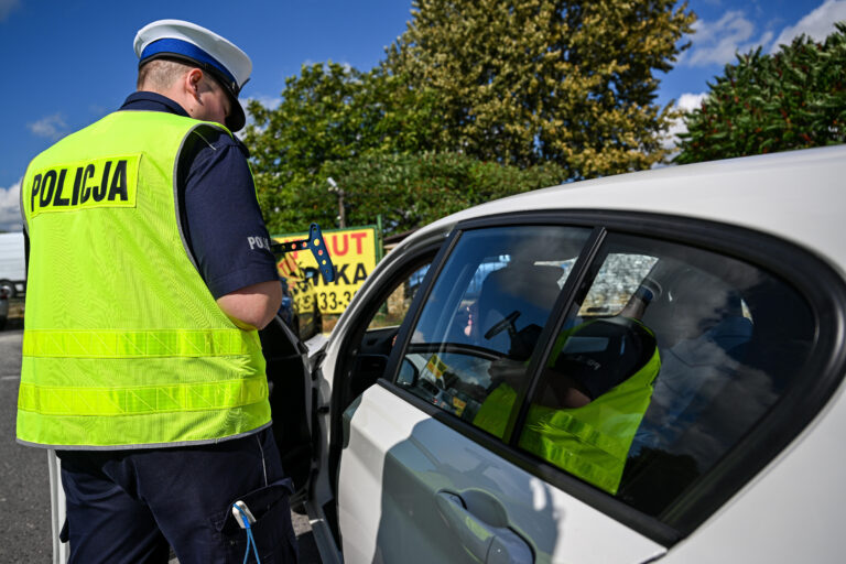 Ukrainiec z zakazami prowadzenia auta spowodował wypadek. Sąd był zbyt łagodny? - INFBusiness