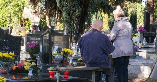 Cennik na cmentarzach? Koalicjanci są zgodni, padła zapowiedź /Tomasz Kawka/East News /East News
