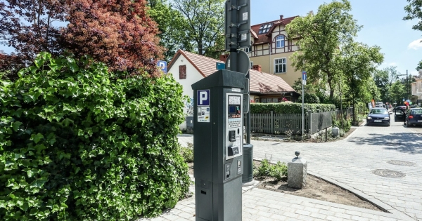 Nowe opłaty uderzą w kierowców. Zmiany na sopockich parkingach już od jesieni? /Karolina Misztal /Reporter