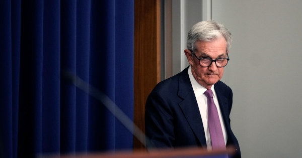 Wiemy od czego zależą obniżki stóp w USA. Na zdjęciu Jerome Powell, szef Fed. /Drew Angerer/Getty Images /AFP