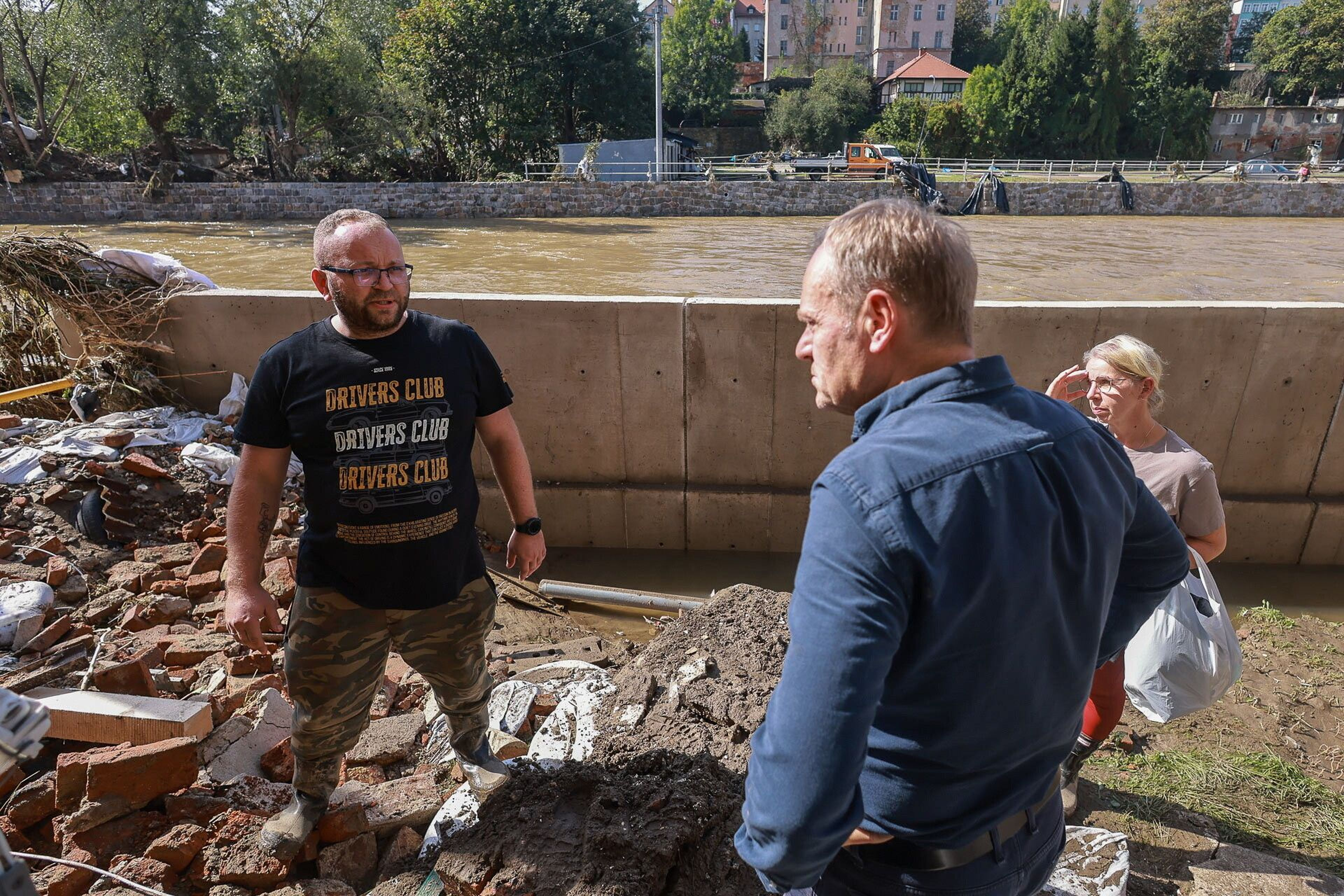 Powódź w Polsce. Jak Donald Tusk w ciągu kilku dni zmienił sytuację na swoją korzyść - INFBusiness