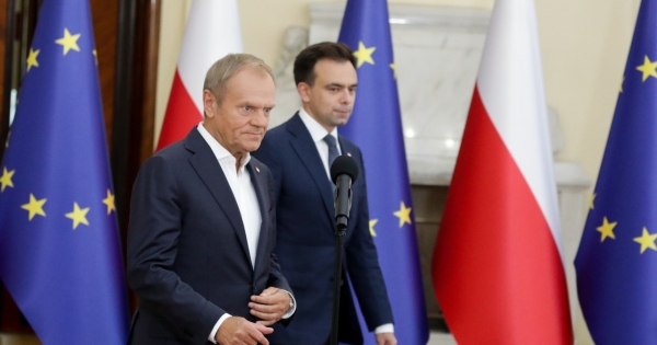 Premier Donald Tusk i minister finansów w jego rządzie, Andrzej Domański /Tomasz Gzell /PAP