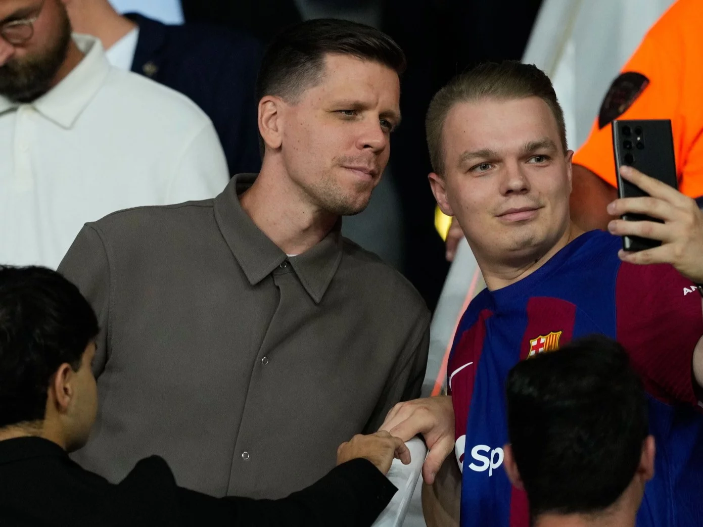 Wojciech Szczęsny z kibicem Barcelony