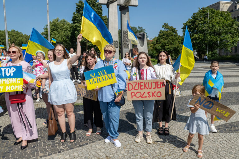 Zabrakło pieniędzy na pomoc uchodźcom w Polsce. Jest ich więcej niż rok wcześniej - INFBusiness