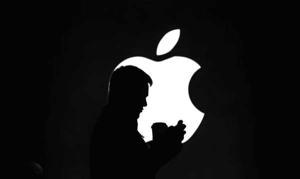 Apple pod ostrzałem władz w  USA. Firma uciszała pracowników?