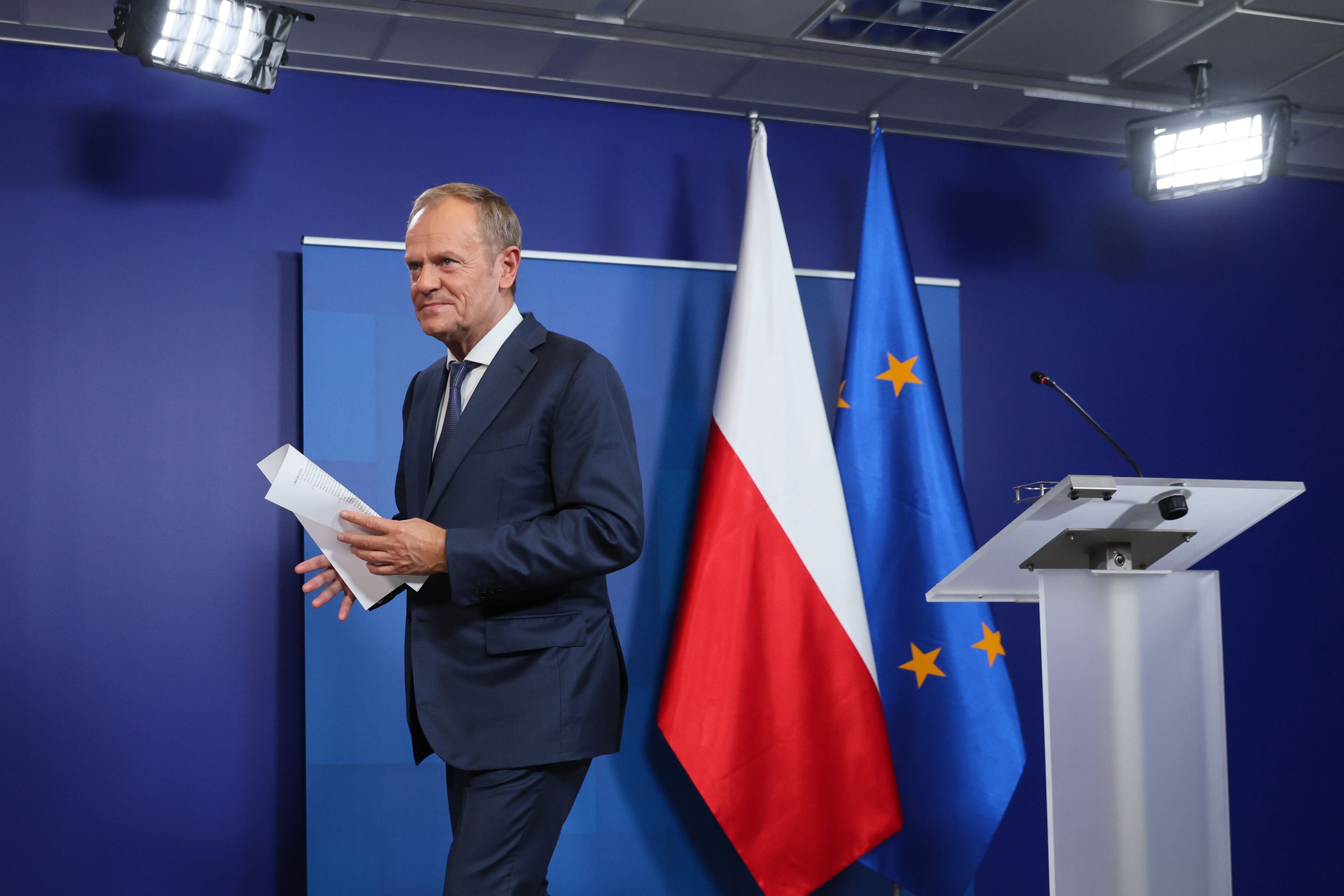 Donald Tusk mówi o zawieszeniu prawa do azylu. Wiemy, jak oceniają to Polacy (SONDAŻ) - INFBusiness