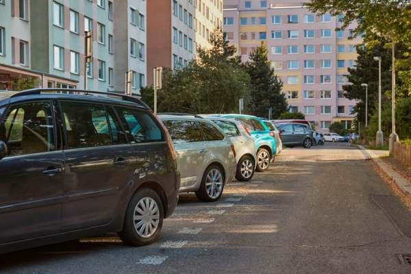 Kontrowersyjny przepis o limitach miejsc parkingowych. Rząd zmienia zdanie