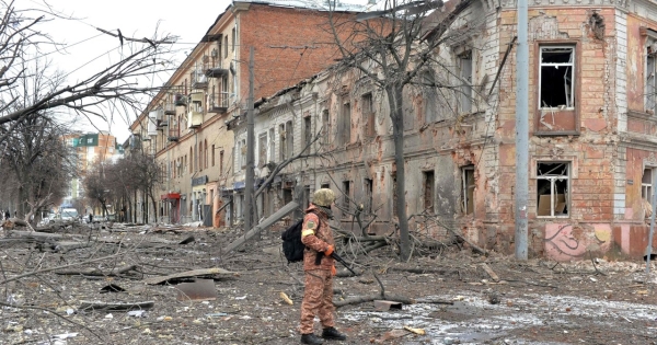 Ukraina ponosi ogromne straty w infrastrukturze. Na zdj. Charków /AFP