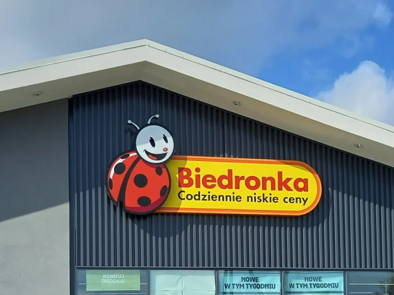 Gang Produkciaków w Biedronce. Ostatni dzień na zbieranie naklejek - INFBusiness