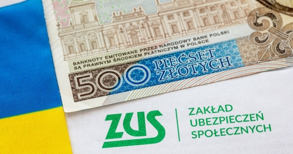 Świadczenie 800 plus powiązano z obowiązkiem szkolnym. Co z jego egzekwowaniem? /ARKADIUSZ ZIOLEK /East News