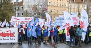 „Od trzech lat nie ma podwyżek”. Protest kilkuset związkowców