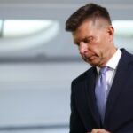 Ryszard Petru gotów iść do pracy w Wigilię. Siądzie za kasą w dyskoncie?