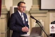 Azyl Romanowskiego. Poseł PiS zabrał głos ws. wyjazdu na Węgry - INFBusiness