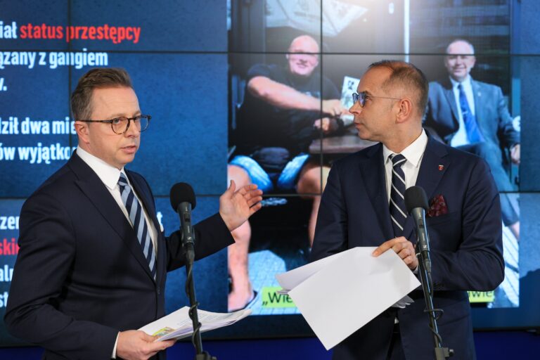 Dariusz Joński i Michał Szczerba ujawnili wewnętrzny raport PiS o Karolu Nawrockim. "Porażający" - INFBusiness