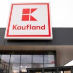 Kaufland kontra pracownicy. Zwolniona dyscyplinarnie kasjerka przywrócona do pracy