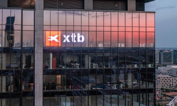 XTB kontynuuje ekspansję. Polski broker zdobywa dwie nowe licencje - INFBusiness