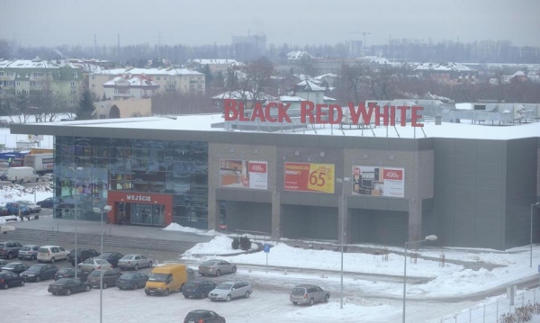 Black Red White zwalnia. Znany producent mebli zamyka fabrykę - INFBusiness