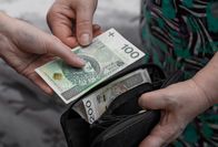 Ponad 90 dni bez wypłaty "babciowego". I jest przełom. Interwencja money.pl - INFBusiness