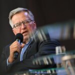 Komorowski: Trochę liczę na to, że Donald Trump nabije sobie parę guzów