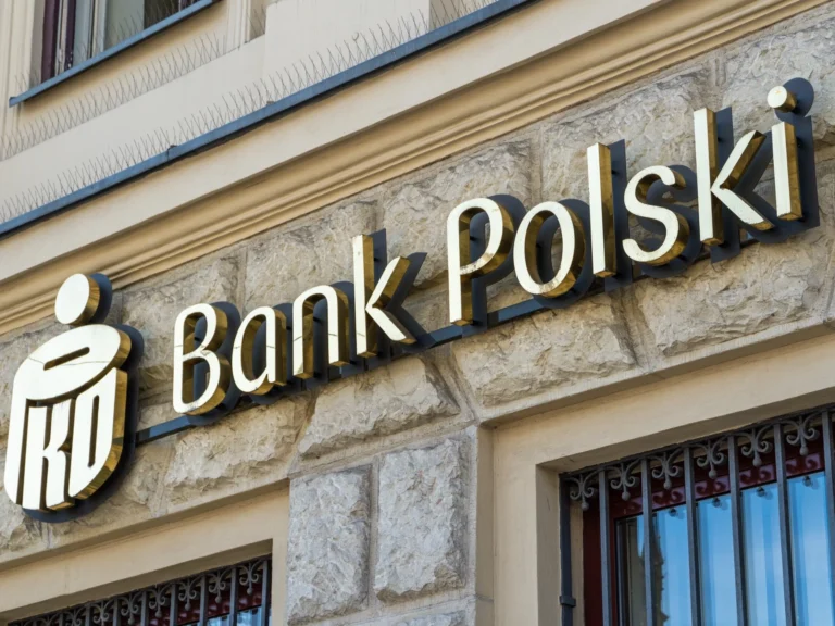 PKO BP ostrzega przed oszustami podszywającymi się pod bank - INFBusiness