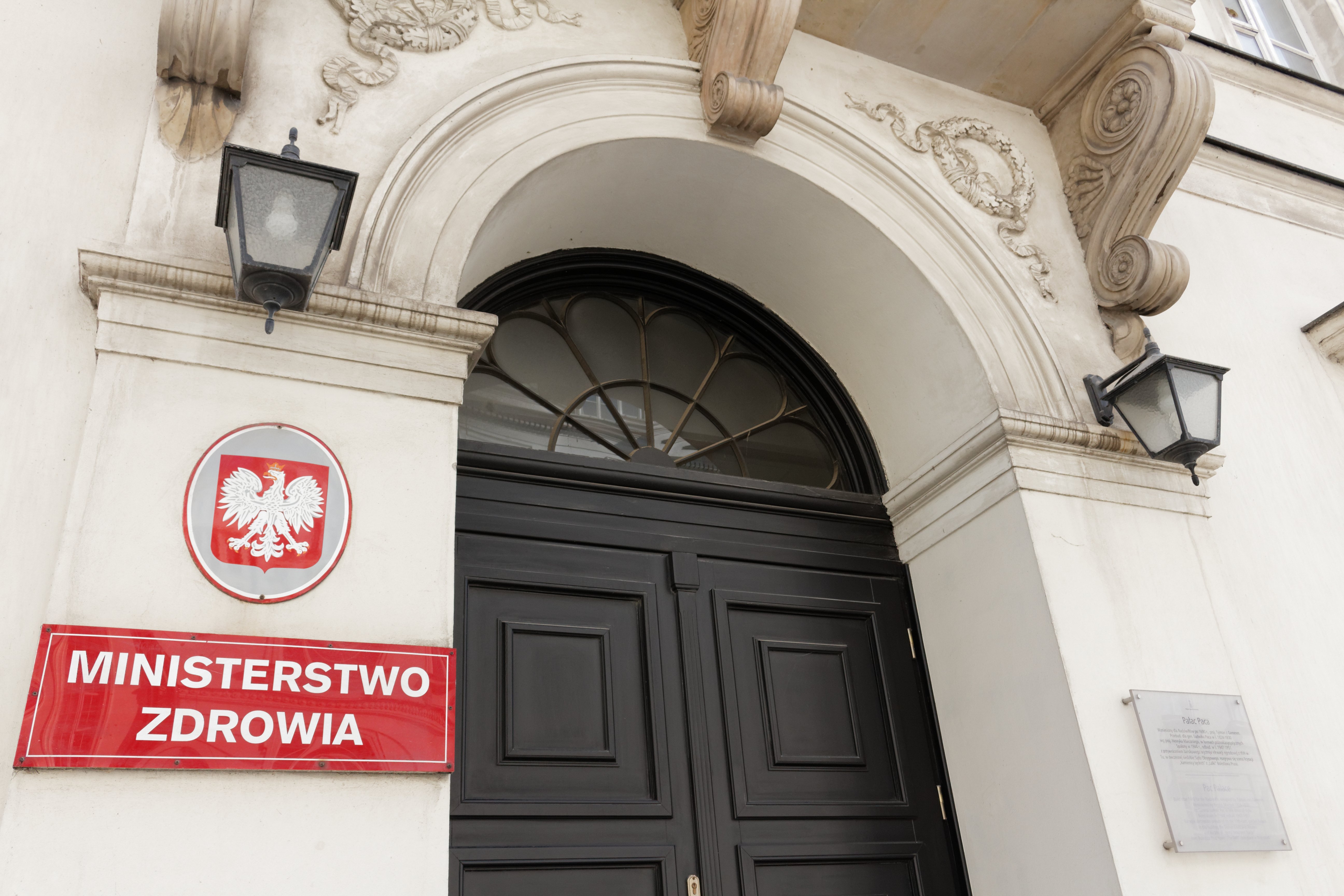 Zaskakujący finał afery maseczkowej z czasów rządów PiS. Dlaczego prokuratura umarza sprawę? - INFBusiness