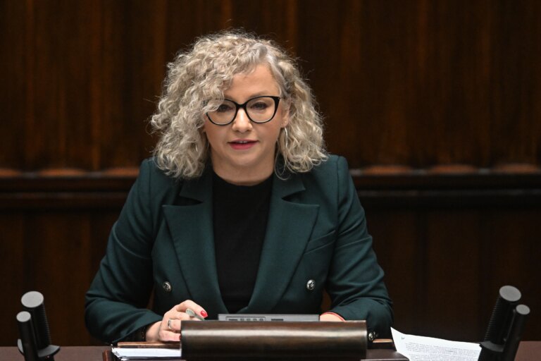 Katarzyna Kotula pozostaje ministrą ds. równości. Wniosek PiS przepadł - INFBusiness