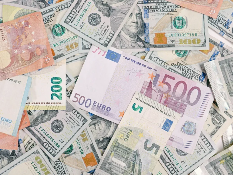 Kursy walut 29 stycznia 2025. Po ile euro, dolar, frank, funt? - INFBusiness